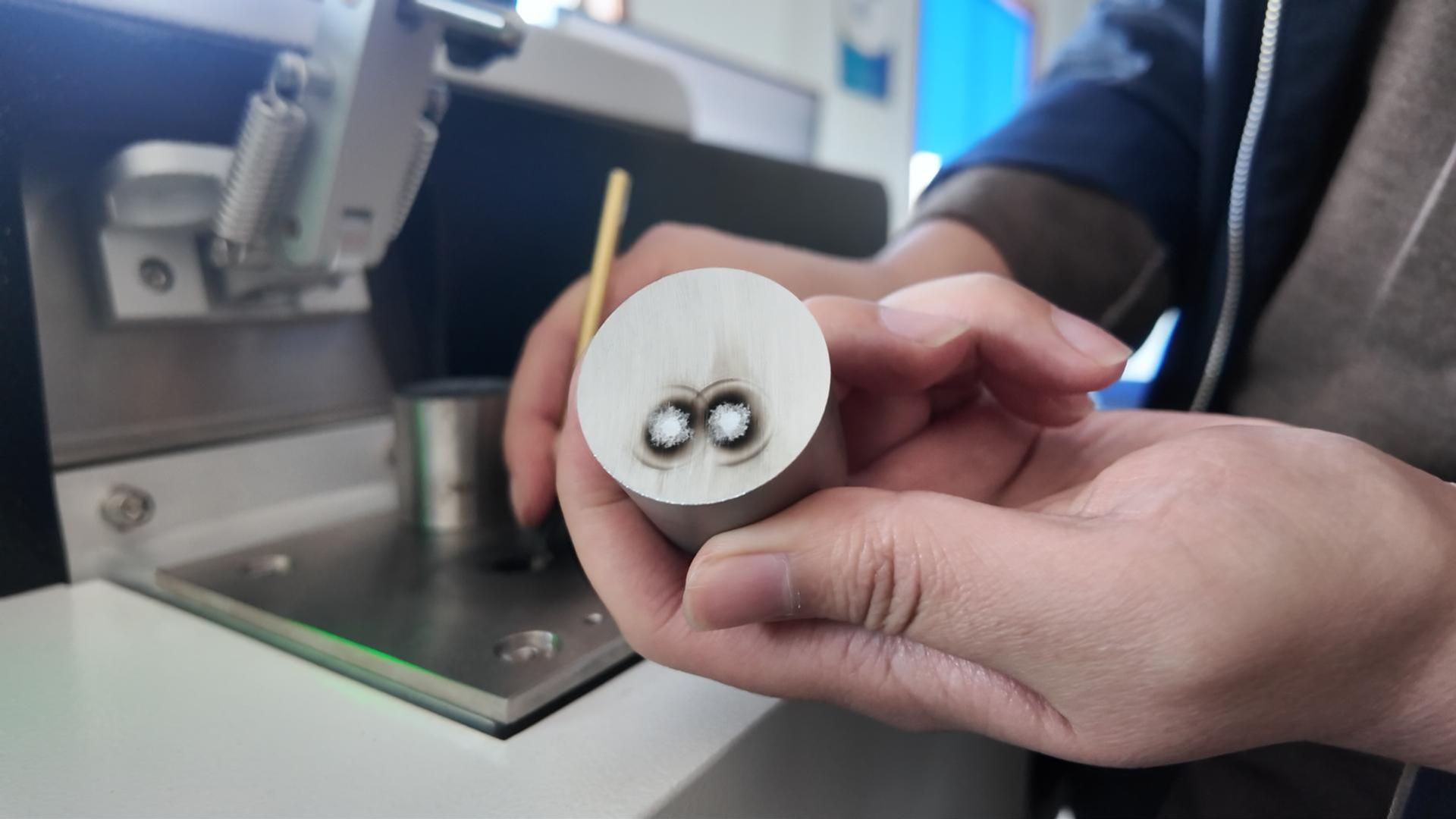 مطياف الانبعاث البصري W5 هو الأكثر تقدمًا من بين أجهزة Arc/Spark-OES ذات الأداء الفائق